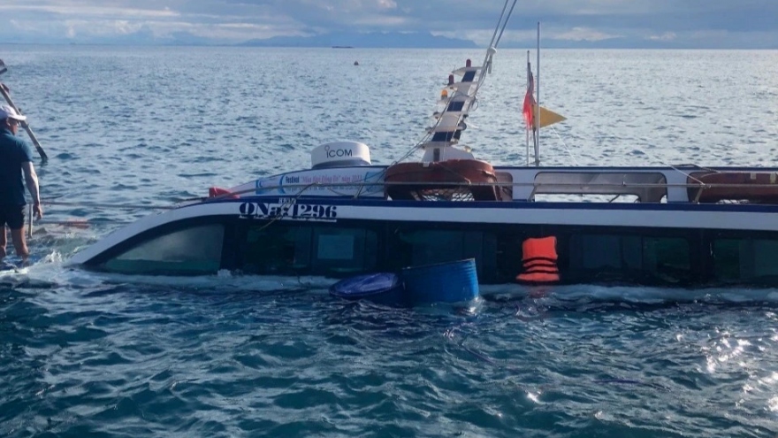 23 rescued from sinking vessel in central Vietnam